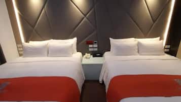 Deluxe Room | Desk, free WiFi