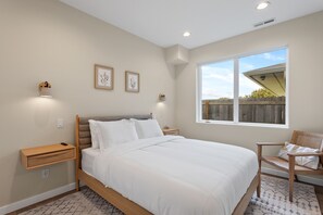 8 dormitoris, escriptori i planxa i posts de planxar 