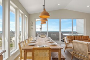 Dining - Brand New Lavish Townhome Duplex w 2 Private Hot Tubs & 2 Saunas (Rockaway Beach)
