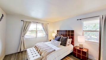 3 bedrooms, WiFi, bed sheets