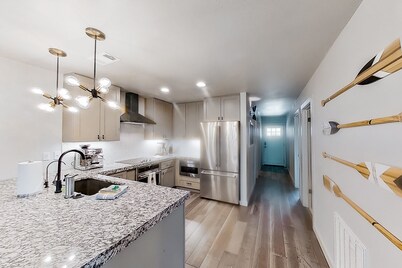 Contemporary, dog-friendly townhouse with balcony, pool & day docks