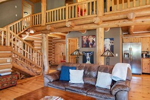 Fernseher, Kamin, Stereoanlage