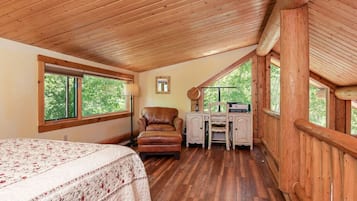 4 bedrooms, desk, iron/ironing board, WiFi