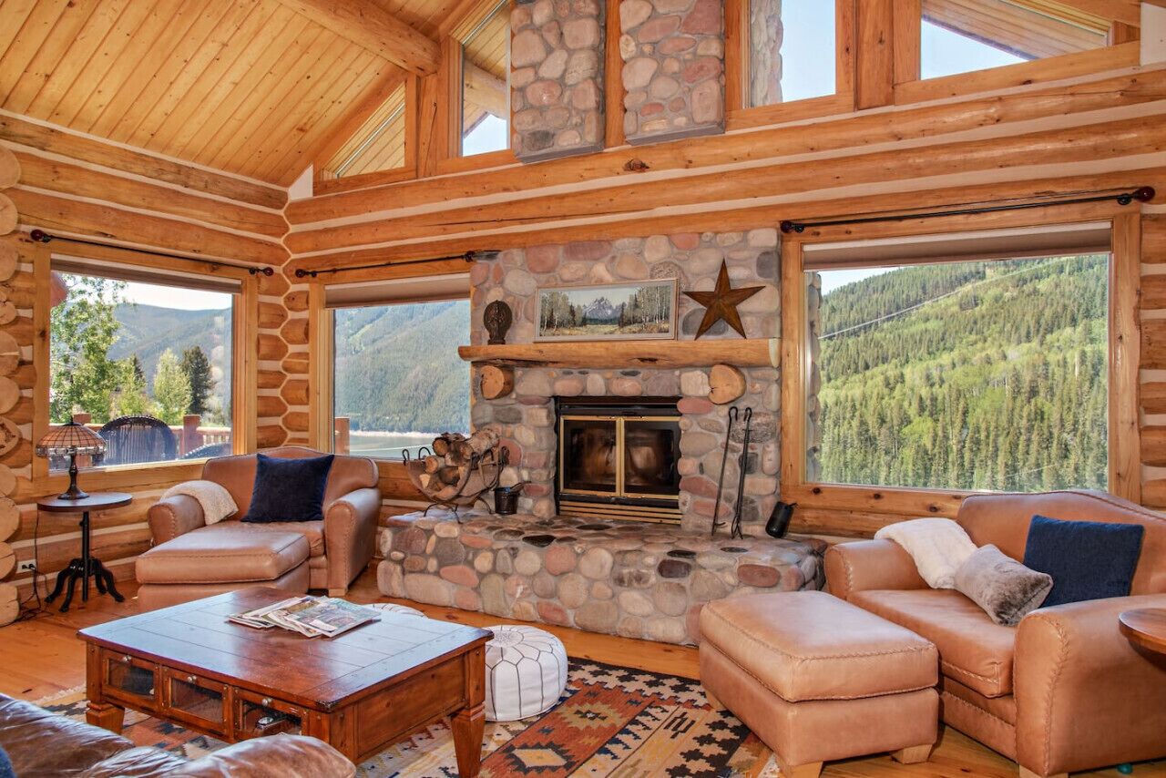 TV, fireplace, stereo