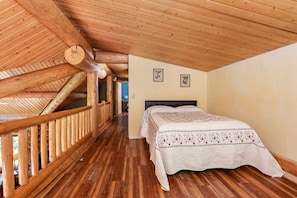 4 bedrooms, desk, iron/ironing board, WiFi