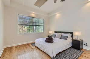 1 habitación, tabla de planchar con plancha, wifi gratis y ropa de cama