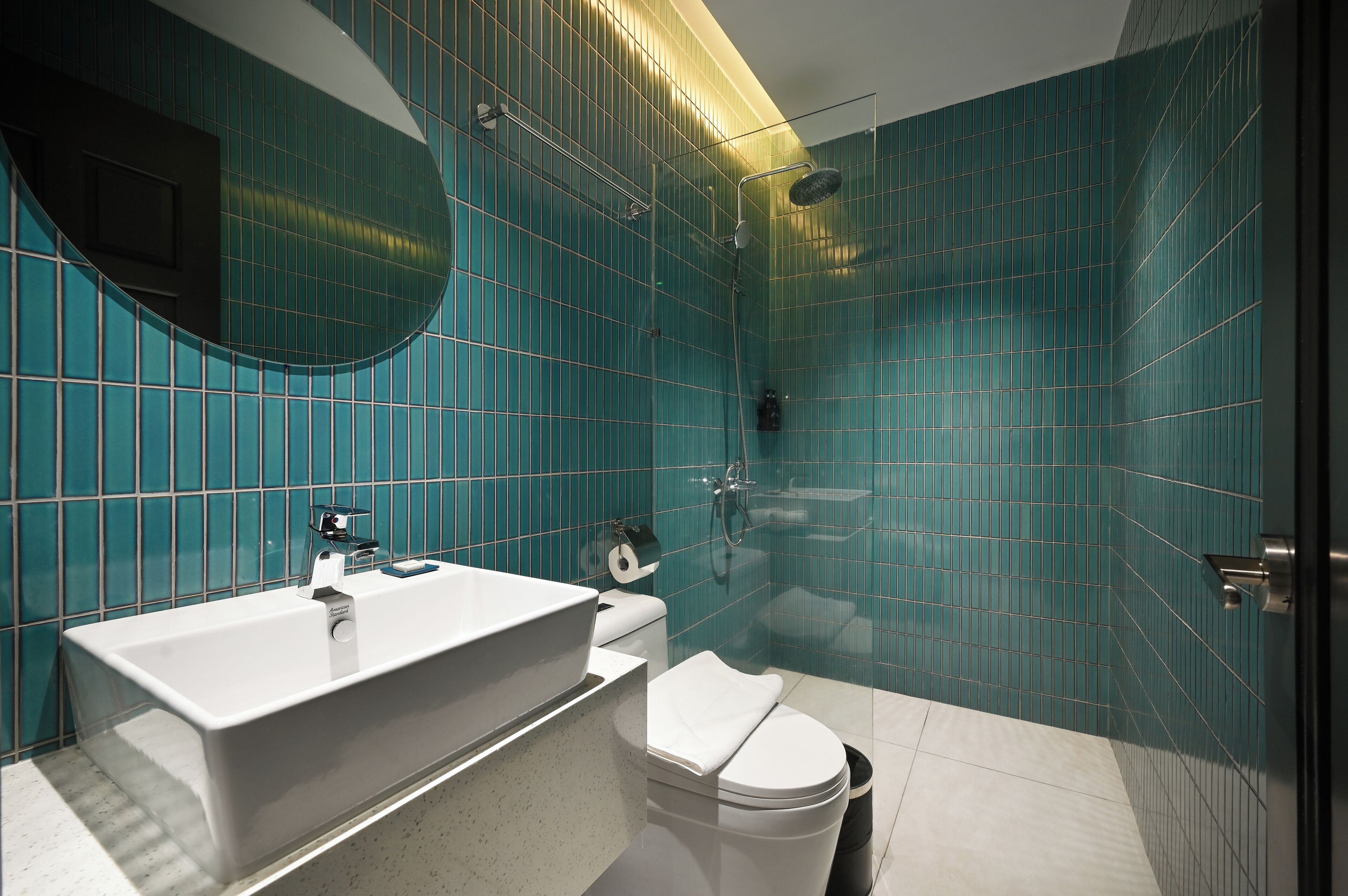 deluxe double room | bathroom | shower, eco-friendly toiletries, hair dryer, slippers