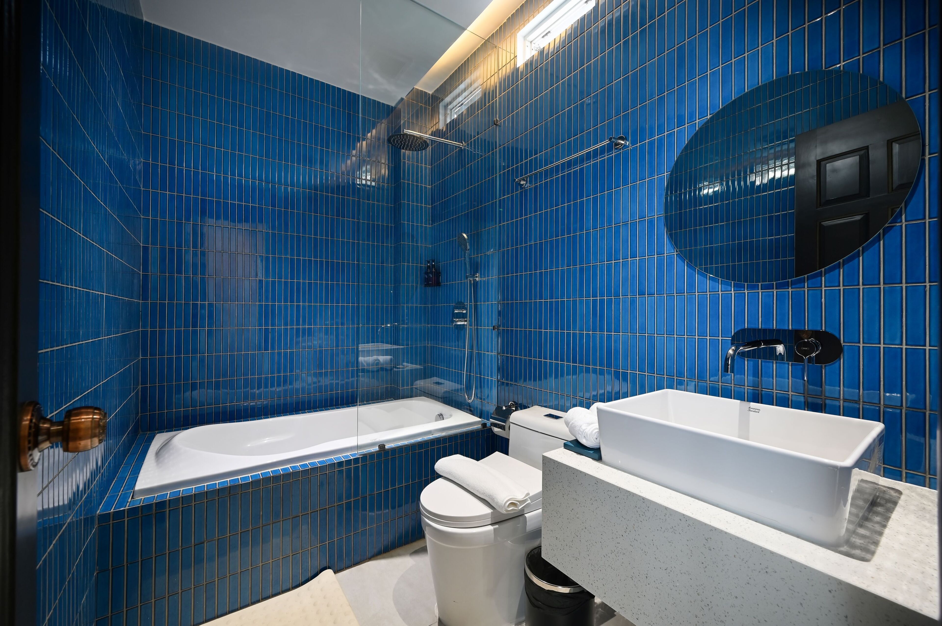 executive double room, city view | bathroom | shower, eco-friendly toiletries, hair dryer, slippers