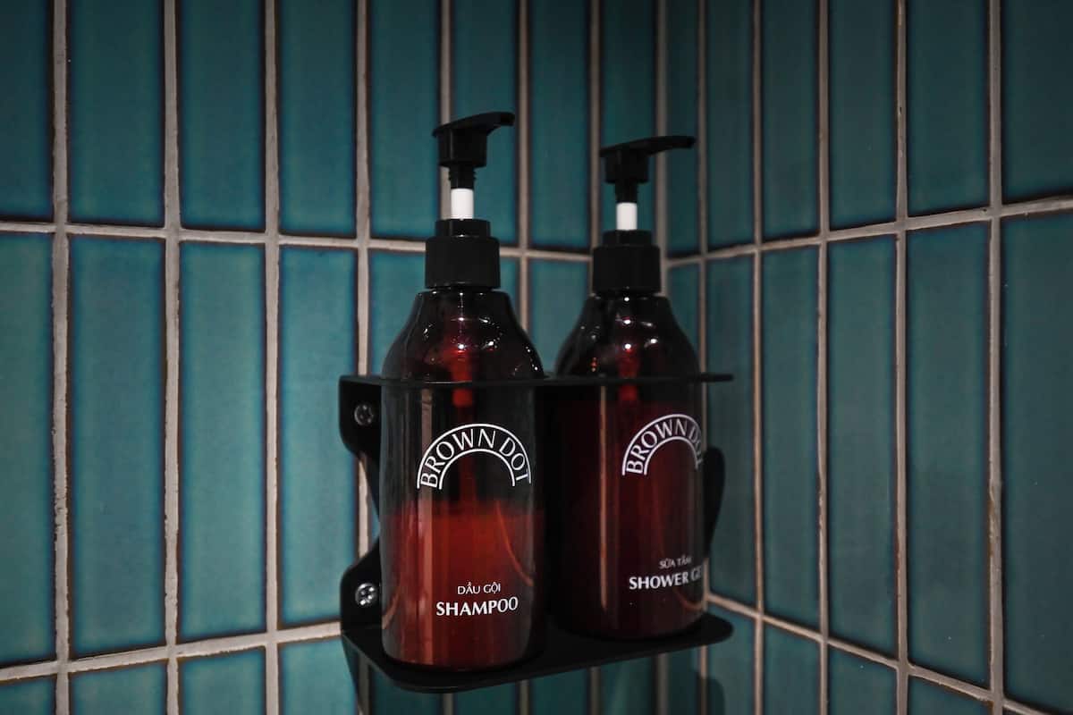 deluxe double room | bathroom | shower, eco-friendly toiletries, hair dryer, slippers