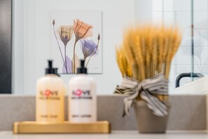 Shower, hair dryer, towels - Newly Built Luxury Townhome! Park City Silver Creek 1124 (Park City)