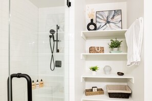 Shower, hair dryer, towels - Newly Built Luxury Townhome! Park City Silver Creek 1124 (Park City)