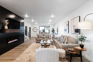 TV, fireplace, books - Newly Built Luxury Townhome! Park City Silver Creek 1124 (Park City)