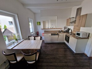 Kühlschrank, Herdplatte, Geschirrspüler
