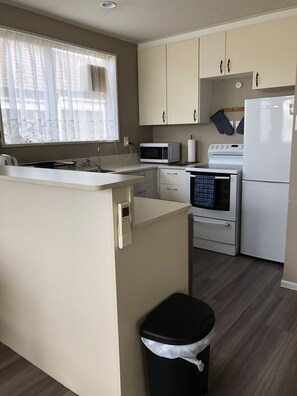 Fridge, microwave, oven, stovetop - Cozy 2 Bedrooms Lavender Garden House at Oamaru, sweet as home! (Oamaru)