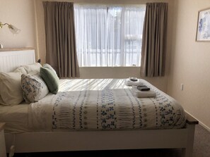2 bedrooms, free WiFi, bed sheets - Cozy 2 Bedrooms Lavender Garden House at Oamaru, sweet as home! (Oamaru)