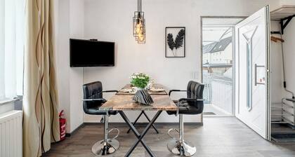 Central, quiet and modern apartment with balcony