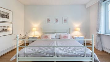 3 bedrooms, iron/ironing board, free WiFi, bed sheets