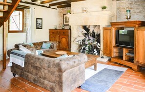 TV - Cozy home in Marcillac-Saint-Quenti (Marcillac-Saint-Quenti)