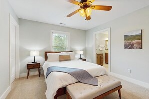 3 bedrooms, iron/ironing board, Internet, bed sheets