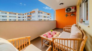 A balcony with a table, chairs, and a view of a multi-story building. - Apartment Saga With Terrace And Parking (Zagreb)