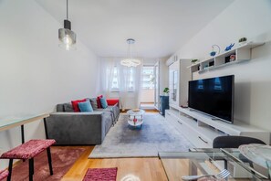 Appartamento familiare, camere multiple (Apartment Saga With Terrace And) | Area soggiorno