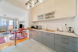 Familienapartment, Mehrere Schlafzimmer (Apartment Saga With Terrace And) | Eigene Küche | Kühlschrank, Mikrowelle, Ofen, Herdplatte