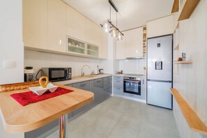 Family Apartment, Multiple Bedrooms (Apartment Saga With Terrace And) | Private kitchen | Fridge, microwave, oven, stovetop - Apartment Saga With Terrace And Parking (Zagreb)