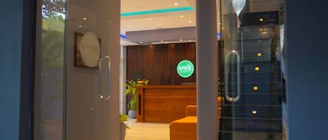 Vista frontal de la propiedad