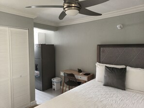 Appartement, 1 grand lit, cuisine, rez-de-chaussée | 1 chambre, rideaux occultants, fer et planche à repasser, Wi-Fi gratuit