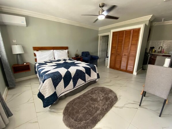 1 bedroom, blackout curtains, iron/ironing board, free WiFi - 303 Charles (Montego Bay)