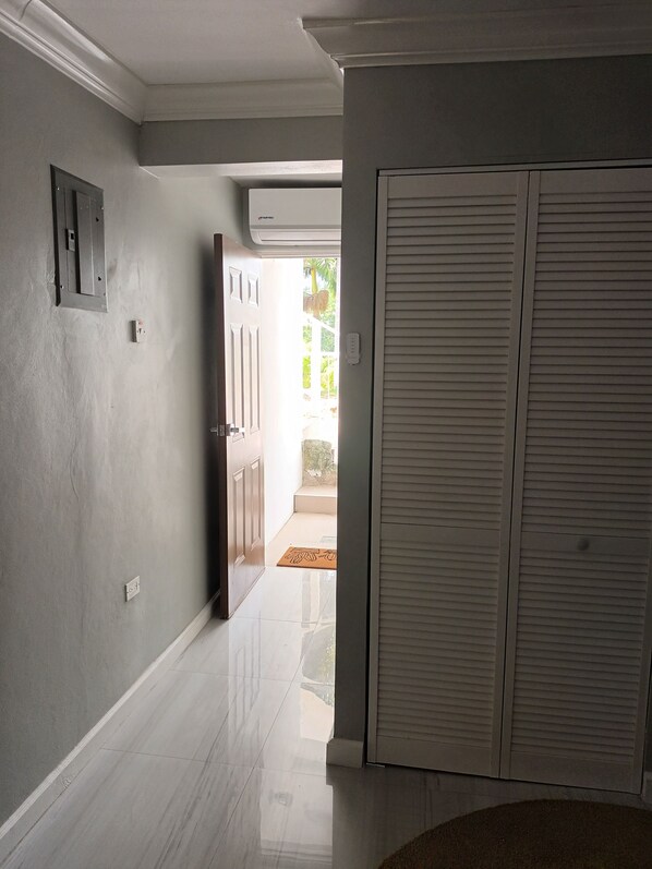 Appartement, 1 grand lit, cuisine, rez-de-chaussée | 1 chambre, rideaux occultants, fer et planche à repasser, Wi-Fi gratuit