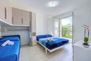 1 slaapkamer, een strijkplank/strijkijzer, gratis wifi, beddengoed