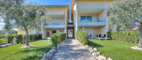 Family Apartment, Multiple Bedrooms (Una Meta Tra Gli Ulivi) | Exterior