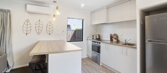 Modern 2-Bed Townhouse Near Hamilton Lake Domain