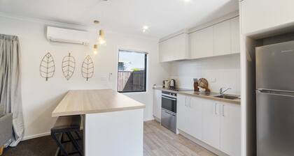 Modern 2-Bed Townhouse Near Hamilton Lake Domain