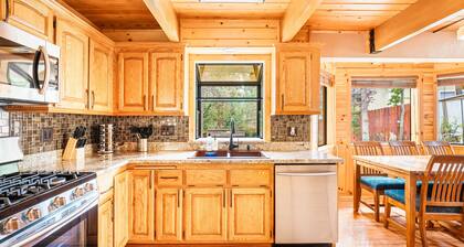 New! Bearadise ~ Peaceful Pinegrove Chalet