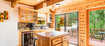 New! Bearadise ~ Peaceful Pinegrove Chalet