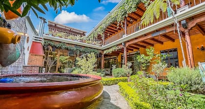 Big Stylish House w/Jacuzzi & Lounge Pool