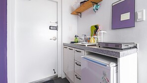 Basic Room, 1 Bedroom (Room 303(Free breakfast,withpet)) | 1 bedroom, free WiFi - Jeju Chef 1192 Pension (Seogwipo)