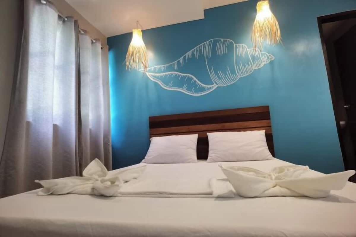 WiFi (free), bed sheets