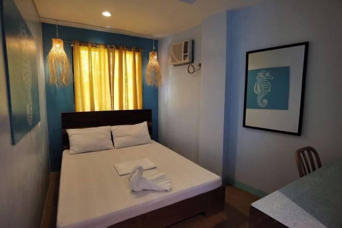 WiFi (free), bed sheets