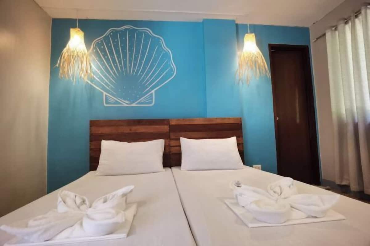WiFi (free), bed sheets