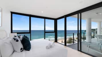 Panoramic Apartment | 2 bedrooms, in-room safe, individually decorated, individually furnished