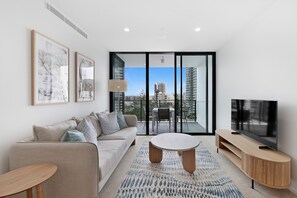 Deluxe Apartment | Living area | Flat-screen TV - Sandbar Burleigh (Burleigh Heads)