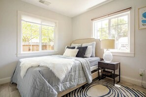 3 soverom, strykejern/-brett, wi-fi og sengetøy