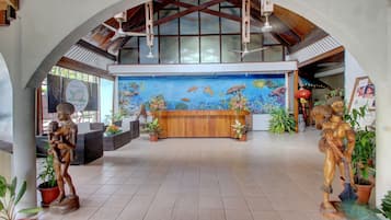 2 bars, bar en bord de piscine