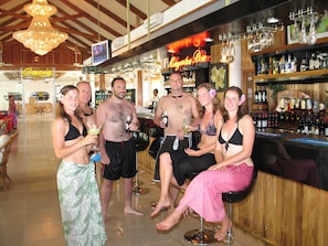 Poolside bar - Honiara Hotel (Honiara)