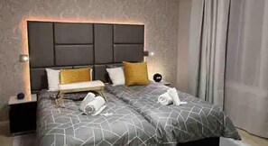 5 Schlafzimmer, Schreibtisch, Bügeleisen/Bügelbrett, WLAN