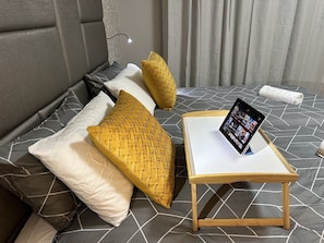 5 bedrooms, desk, iron/ironing board, WiFi - Sydney Golden Swan Holiday house: Pool and Spa Smart Home with game room (Marsfield)