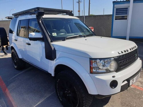 Land Rover Discovery, roof top tent and off road trailer with driver